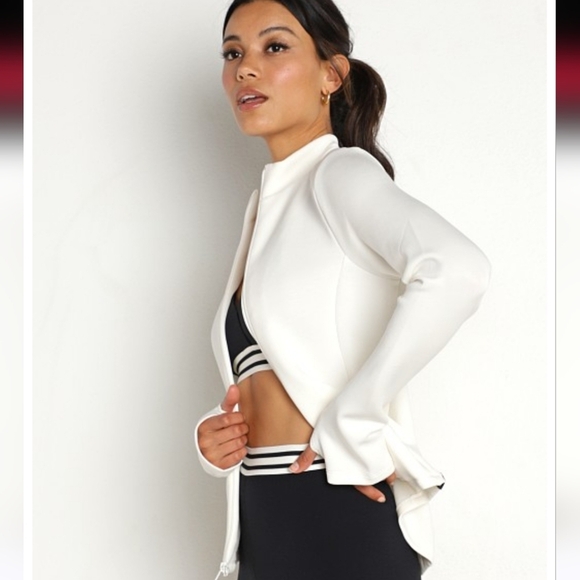 NUX Active: Cozy and Comfortable Athleisure Sleek Jacket in Coconut. Size Medium - Picture 6 of 16